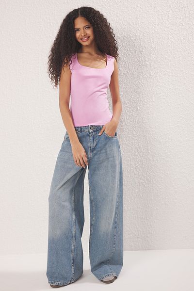 Trendyol Collection Tricou tricotat, elastic, din bumbac, cu guler pătrat roz, mâneci zero TWOSS24AL00013