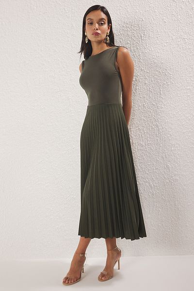Trendyol Collection Khaki Plain Pleated Midi Knitted Dress Twoss24El00785