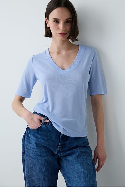 Penti Hellblaues T-Shirt mit V-Ausschnitt und lockerem Schnitt