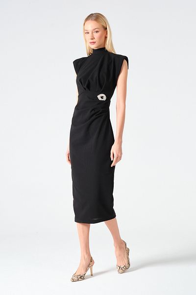 Moda Palmiss Γυναικείο μαύρο ντραπέ φόρεμα με λεπτομέρεια με βαμμένη καρφίτσα