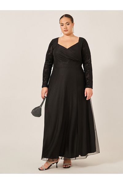 Styli Plus Size Flocked Floral Sleeves Sweetheart Neck A-Line Maxi Dress