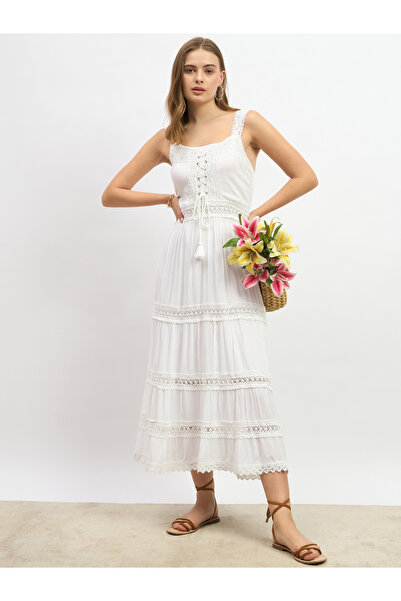 Styli فستان ماكسي سادة بدون أكمام متعدد الطبقات بلون كريمي