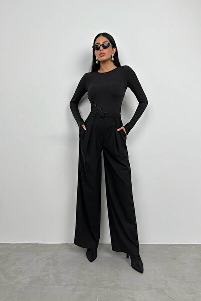 Black Fashion بلوزة سوداء بأكمام طويلة وأزرار غير متماثلة