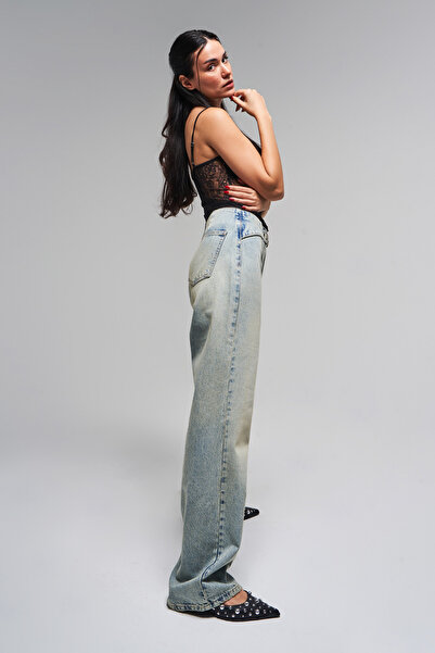 its basic T. Blugi de damă Culoare 17s5-32 Curea cu croială largi Detaliu Lungime interioară 80 cm Blugi din denim 100% bumbac