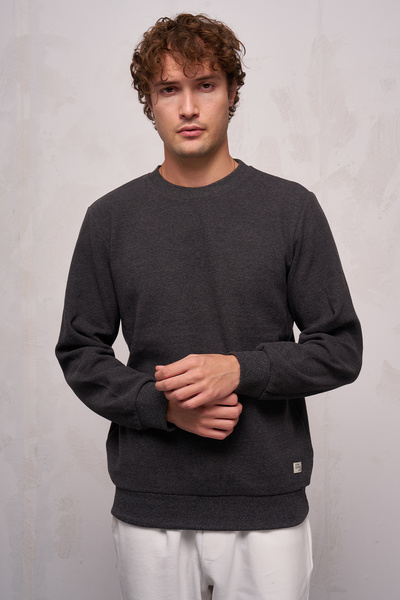 JB John Borners سويت شيرت رجالي مزين برقبة دائرية - 5053