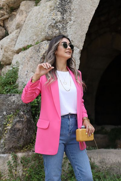 bytugcekaya Μπλέιζερ με λεπτομέρεια με ροζ μανίκι