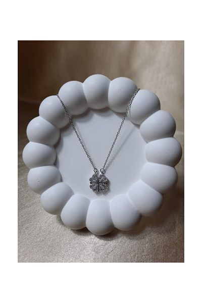 Vitastyle Silver Openable Magnetic Heart Clover Necklace