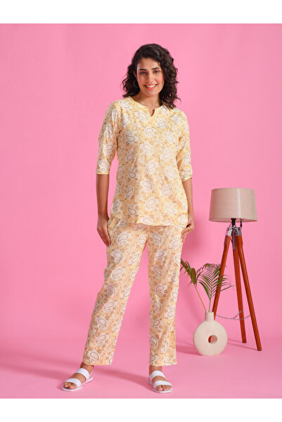 Sanskrutihomes By Styli طقم بيجاما وقميص مطبوع بفتحة رقبة