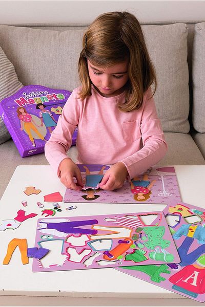 Apli Kids Joc educativ cu magneti, Imbraca Manechinul Fashion Dress-UP, +3 ani
