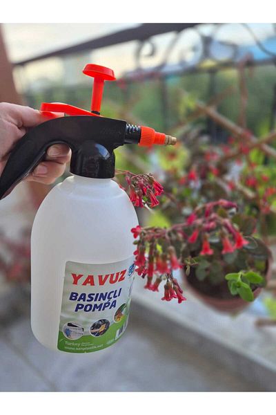 LEVA Pressurized Water Pump 2Lt Plant Watering and Spraying Pump White Orange