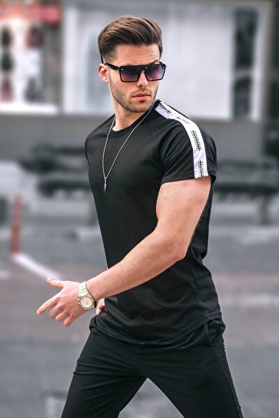 Madmext Ανδρικό μπλουζάκι 4633 με λεπτομερή κανονική εφαρμογή σε μαύρο μανίκι