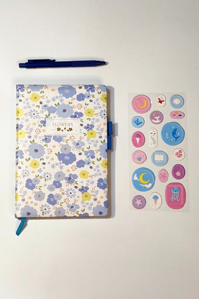 caps office Caiet de 200 de coli cu model floral și autocolant în relief + set de papetărie cu creion mecanic cu vârf de 0,7