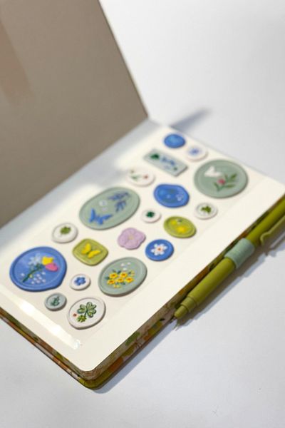 caps office 200 Sheets Floral Pattern Notebook & Embossed Sticker + 0.7 Nib Mechanical Pencil Stationery Set