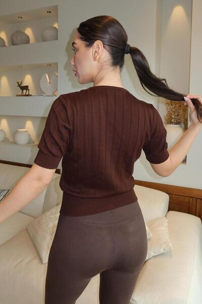 Madmext Γυναικείο πλεκτό μπλουζάκι καφέ με λαιμόκοψη V Mg2369