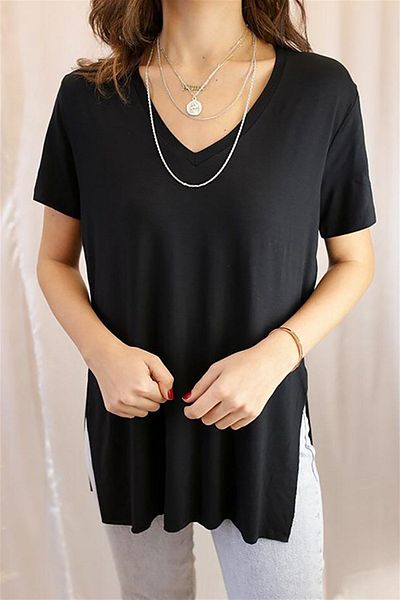 Madmext Koszulka damska Mad Girls w kolorze czarnym z dekoltem w serek MG310