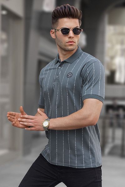 Madmext Rauchgraues, geknöpftes T-Shirt mit gestreiftem Polokragen 5879