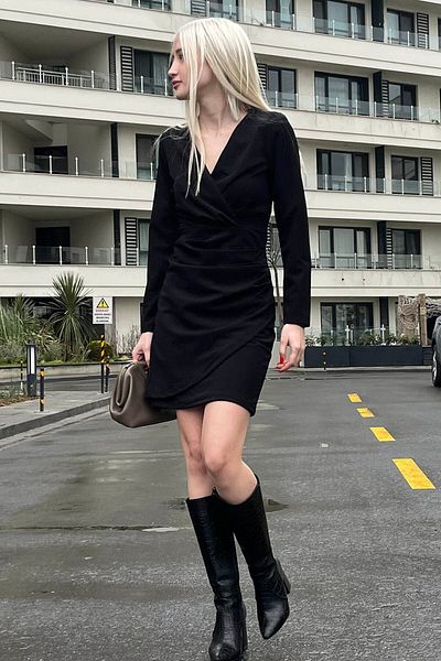 Madmext Detailní dámské šaty s černým dvouřadým límcem Mg1629