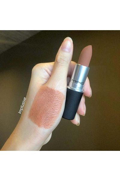M.A.C Rtěnka MAC Powder Kiss Lipstick 312 Impulsive, Béžová