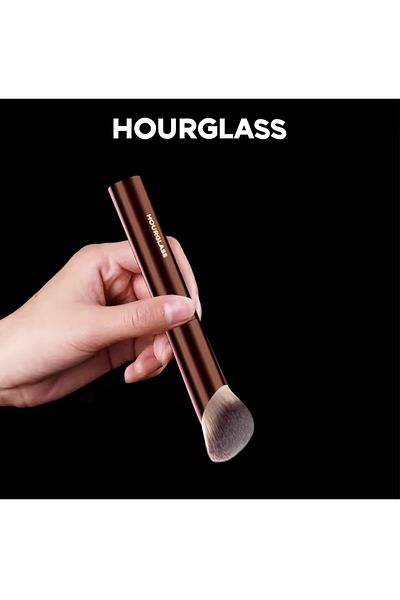Choice فرشاة مكياج 21 Hourglass - فرشاة كريم أساس Ambient Soft Glow رقم 21، شعر من الألياف الناعمة بتصميم عصري S
