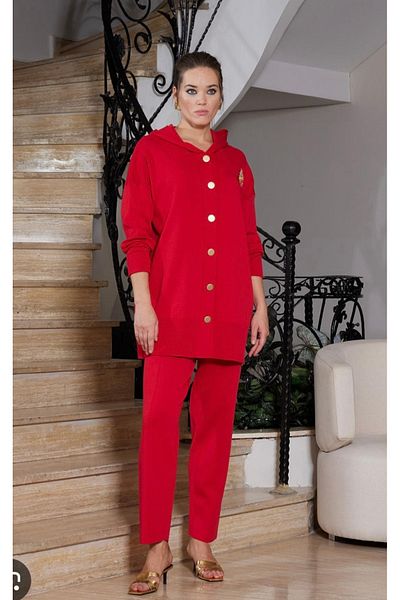 MODA The Beauty of the Red Hijab a Quality Metal Button Hooded Suit