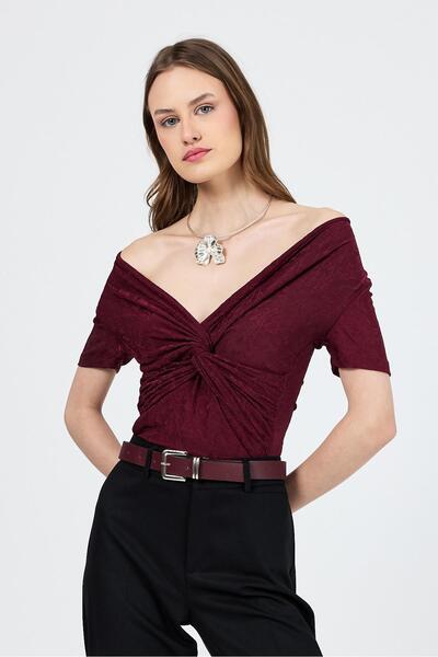 Rays بلوزة بتفاصيل شير وكتف مكشوف باللون العنابي 13325