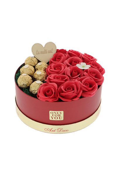 GiftExpress Floral arrangement red roses and Ferrero 20cm