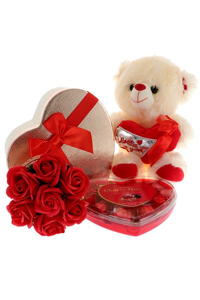 GiftExpress Bear Gift Set With Heart And Roses