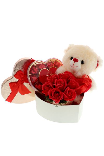 GiftExpress Bear Gift Set With Heart And Roses