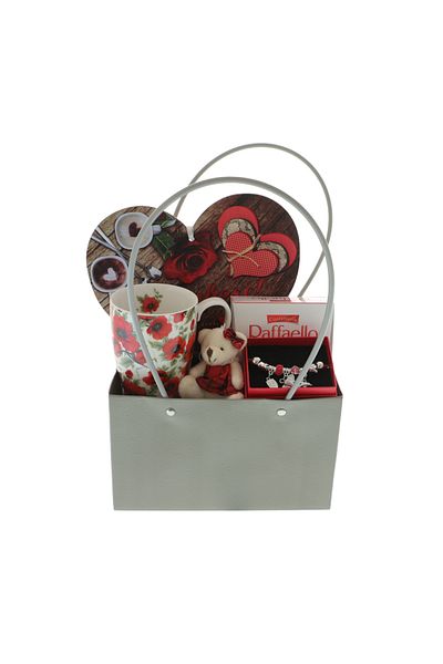 GiftExpress Women's gift set with teddy bear, mug, bracelet and I love you sign