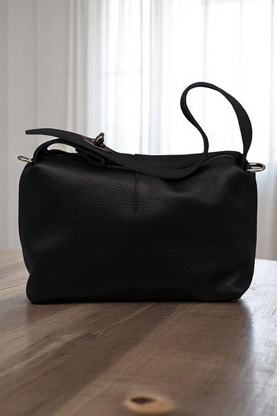 HFKY Black Women's Hand and Crossbody Bag. Genuine Leather Messenger Bag. Ry401
