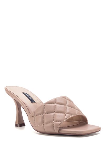 Nine West شبشب نسائي بكعب كريمي من Relia 3fx