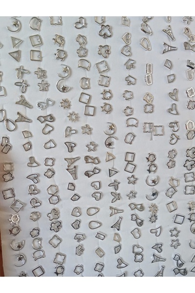 Shisa Jewel Rastgele seçilmiş 4 çift gümüş ve siyah minimalist küpe. Hipoalerjenik plastik küpe iğneleri(75)