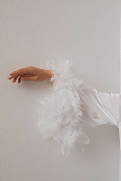 lousa Rochie de mireasa lunga din satin matasos cu maneci Otrishi cu pene