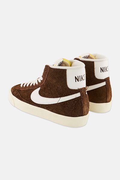 Nike Women Blazer Mid 77 Vintage Lace Up Outdoor Shoes, Brown