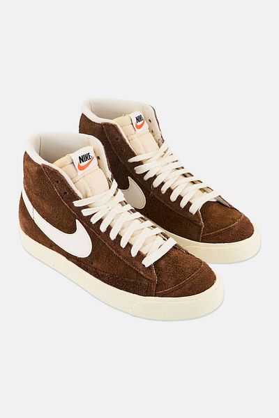 Nike Women Blazer Mid 77 Vintage Lace Up Outdoor Shoes, Brown