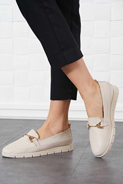 Moda Pie حذاء كيشا نسائي من الجلد الطبيعي بإبزيم مثلث جلد بيج