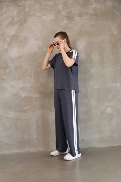 02Lady Fashion YUMUŞAK DOKU ŞERİT DETAYLI GENİŞ PAÇA MODAL KUMAŞ KISAKOL EŞOFMAN TAKIM