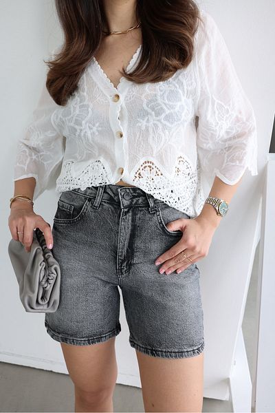 Özge Özgenç Basic Denim Shorts
