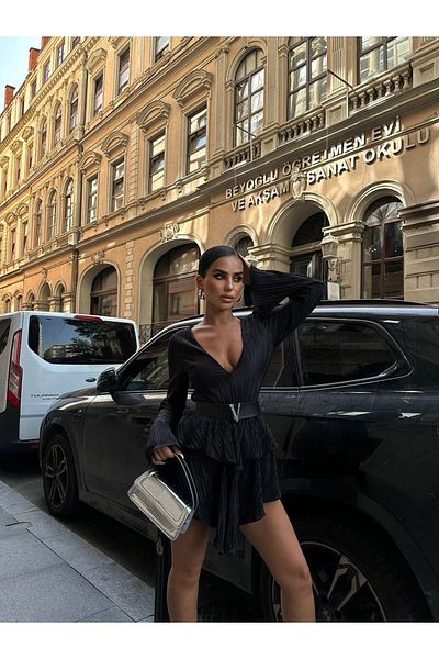 Ekim Store Μίνι φόρεμα με ζωσμένο πλισέ σορτς με λαιμόκοψη