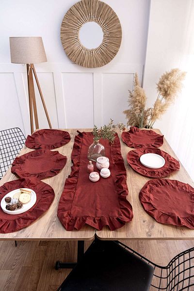 Morlay 7 Piece Ruffle Tableware Presentation Set 6 Pieces of American Service Plates + 1 Piece Ruffle Runner - 40X110 cm