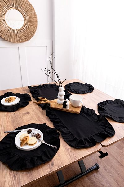 Morlay 5 Piece Ruffle Tableware Presentation Set 4 Pieces of American Service Plates + 1 Piece Ruffle Runner - 40X110 cm