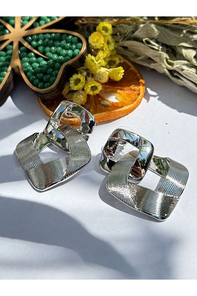MyladyAccessoriess Premium Series Dangle Chain Look Silver Color Earrings