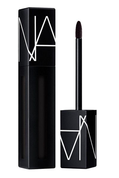Nars أحمر شفاه يجذب الانتباه ويستمر طويلاً مع محتوى مكثف ذو مظهر غير لامع - طلاء أسود