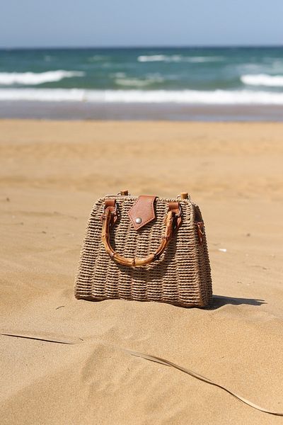 Moom Bag Γυναικεία τσάντα από άχυρο Camel Bamboo με λαβή και ιμάντα ώμου