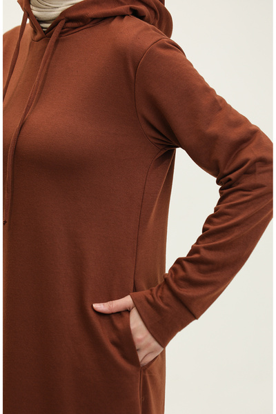 sefamerve Hnědé sportovní šaty s kapucí - 0190-11, dvě nitě