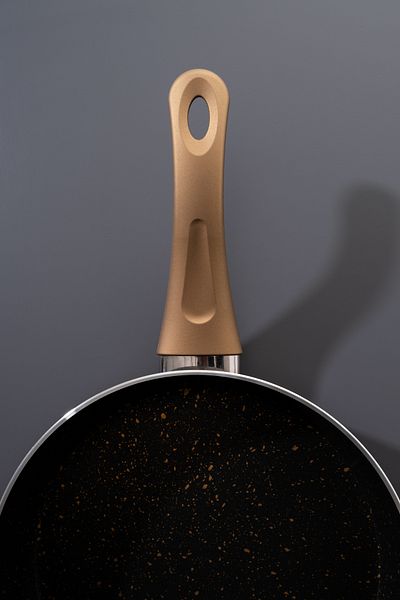 Skygo 7 Piece Ewx Bakelite Handle Black Granite Cookware Set – 26 cm