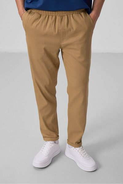 TOMMY LIFE Σκούρο μπεζ Standard Fit υφαντό ελαφρύ εύκαμπτο ανδρικό παντελόνι Chino - 82175