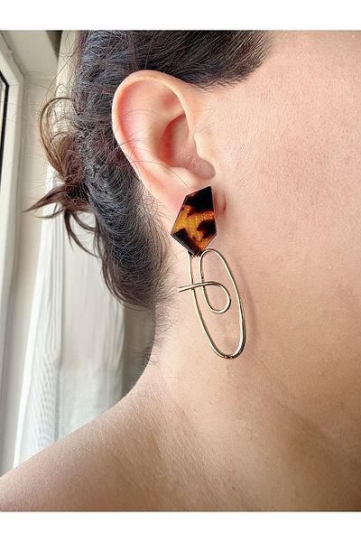 Gümüş sandık Asymmetrical Steel Earrings with Colored Stones