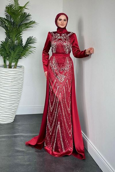 MERVEN AKYÜZ Βραδινό φόρεμα Carmelita Cape Satin Βουργουνδίας