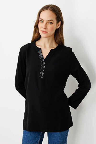 Desen Triko Жіноча блуза з відкритим коміром та паєтками, чорна